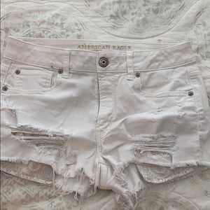 American Eagle white shorts with patterned pockets